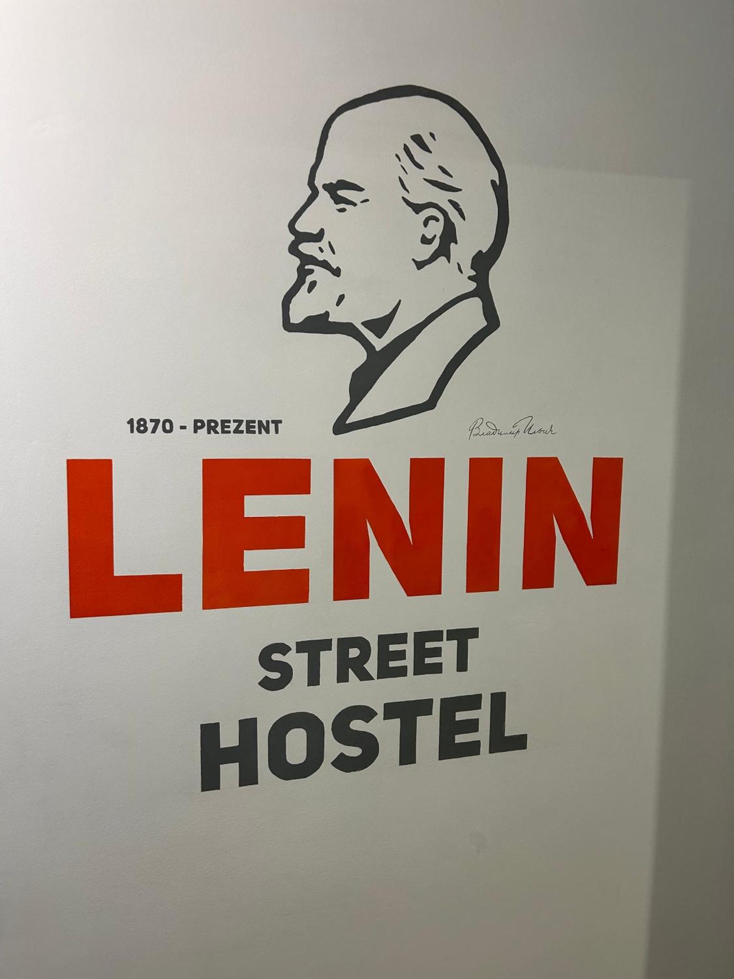 Lenin Street Hostel & Tours ตีรัสปอล ภายนอก รูปภาพ