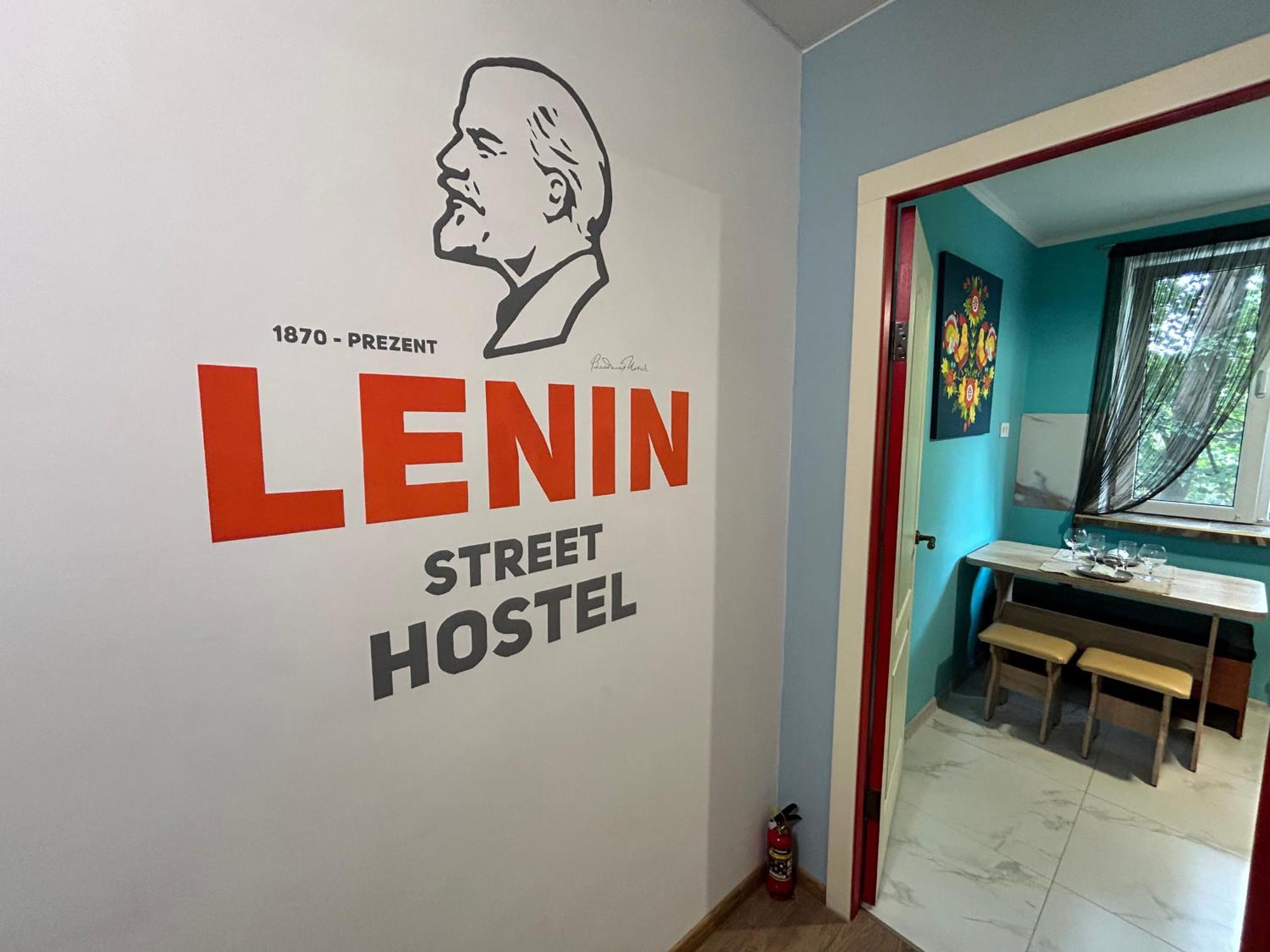 Lenin Street Hostel & Tours ตีรัสปอล ภายนอก รูปภาพ